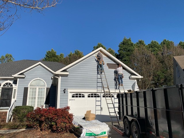 Raleigh home replacing vinyl siding with James Hardie Siding